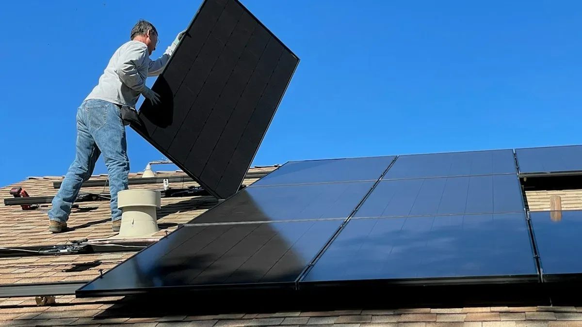 refaire sa toiture avec panneau solaire — Refaire sa toiture avec panneau solaire : explications et repères
